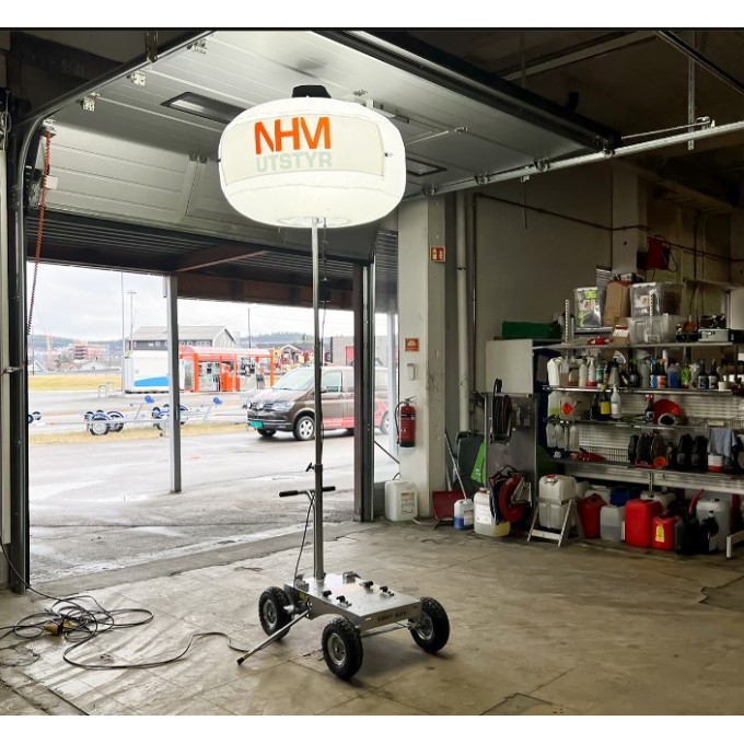 Sistem mobil de iluminare 800W - 110.000 lumeni – 3,2 m inaltime - cu carucior